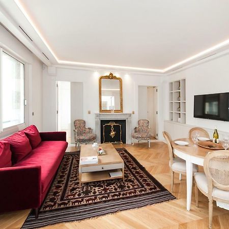 Luxury Montaigne Apartment Париж Екстериор снимка