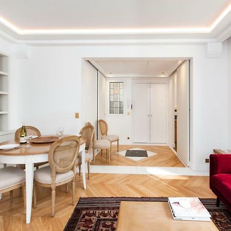 Luxury Montaigne Apartment Париж Екстериор снимка