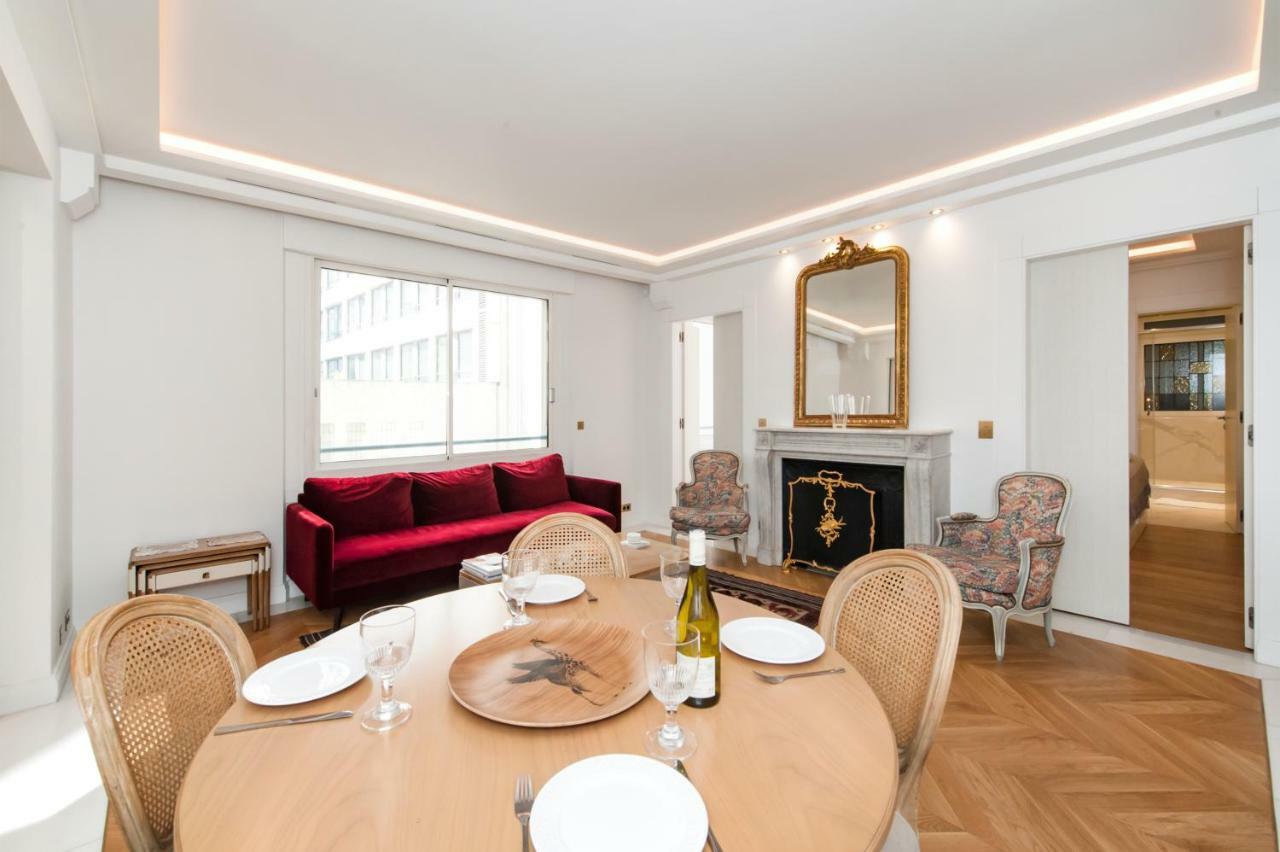 Luxury Montaigne Apartment Париж Екстериор снимка