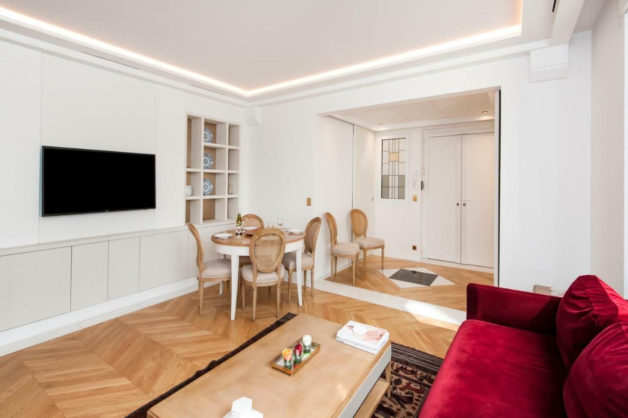 Luxury Montaigne Apartment Париж Екстериор снимка