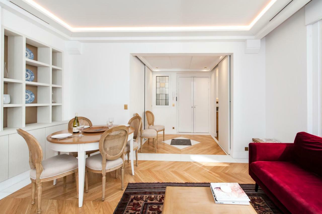 Luxury Montaigne Apartment Париж Екстериор снимка