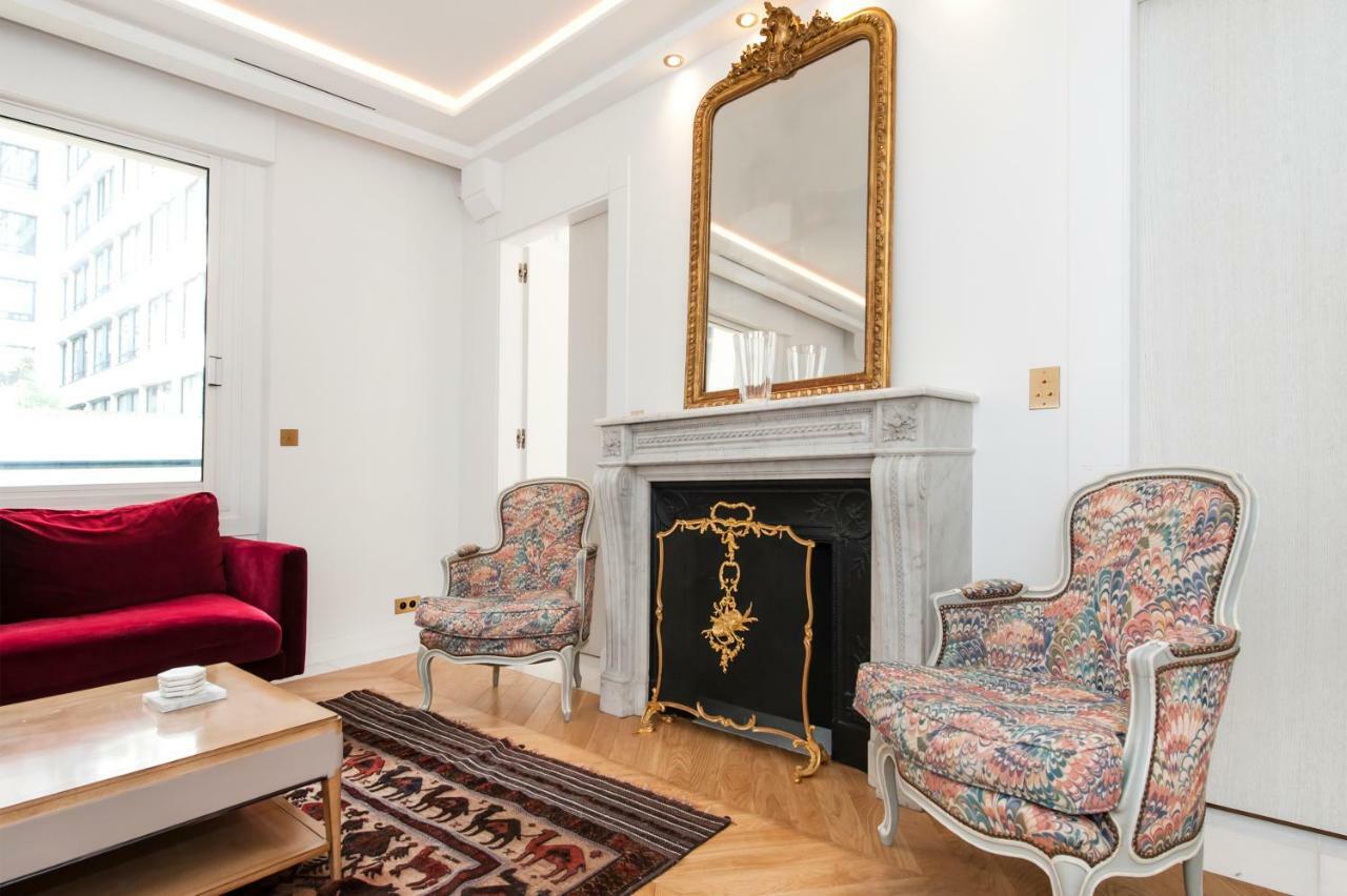 Luxury Montaigne Apartment Париж Екстериор снимка