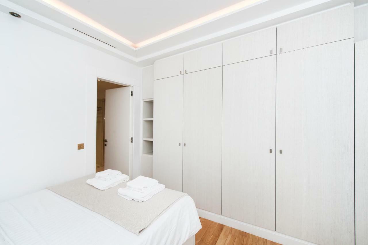 Luxury Montaigne Apartment Париж Екстериор снимка