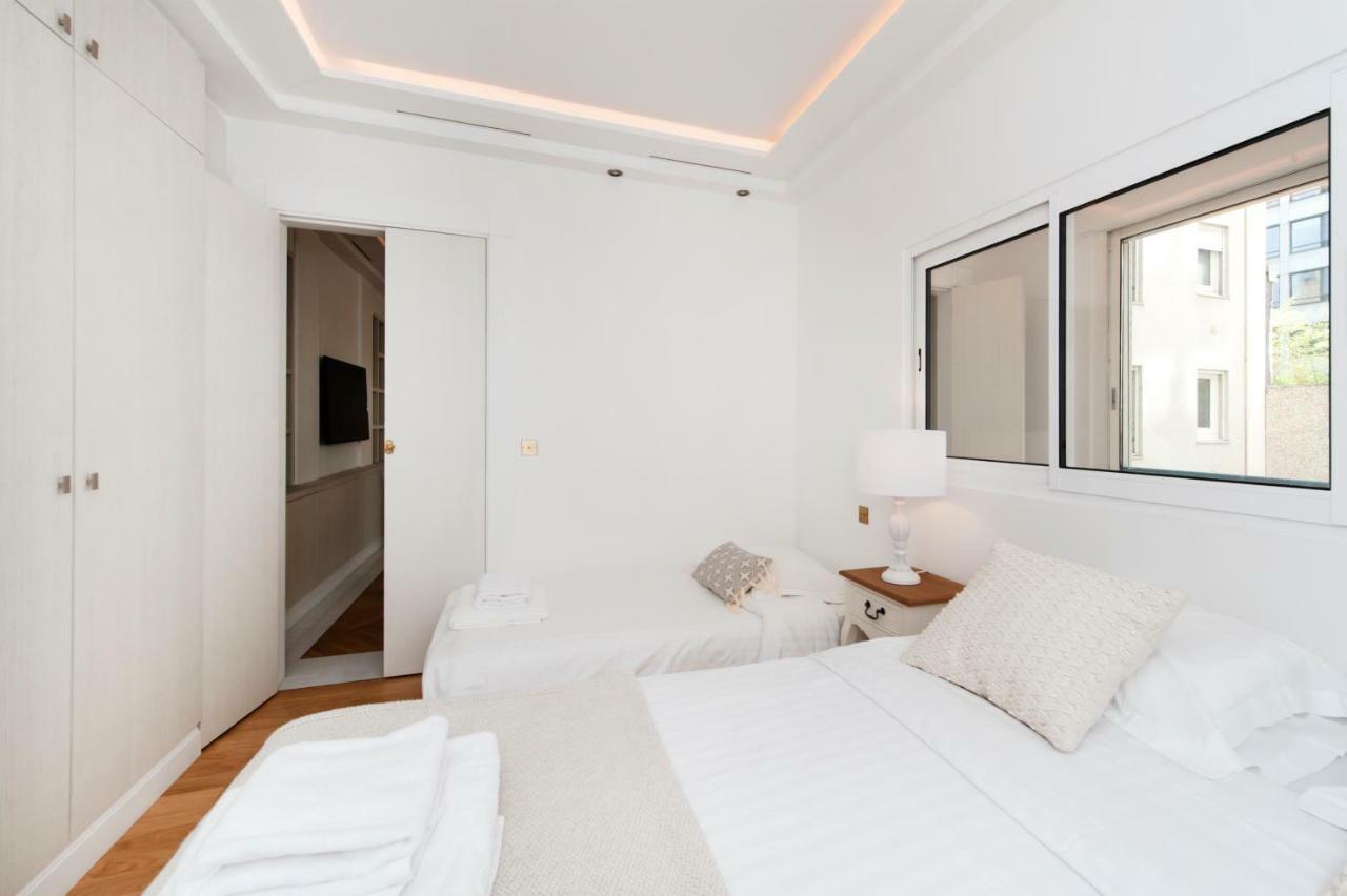 Luxury Montaigne Apartment Париж Екстериор снимка