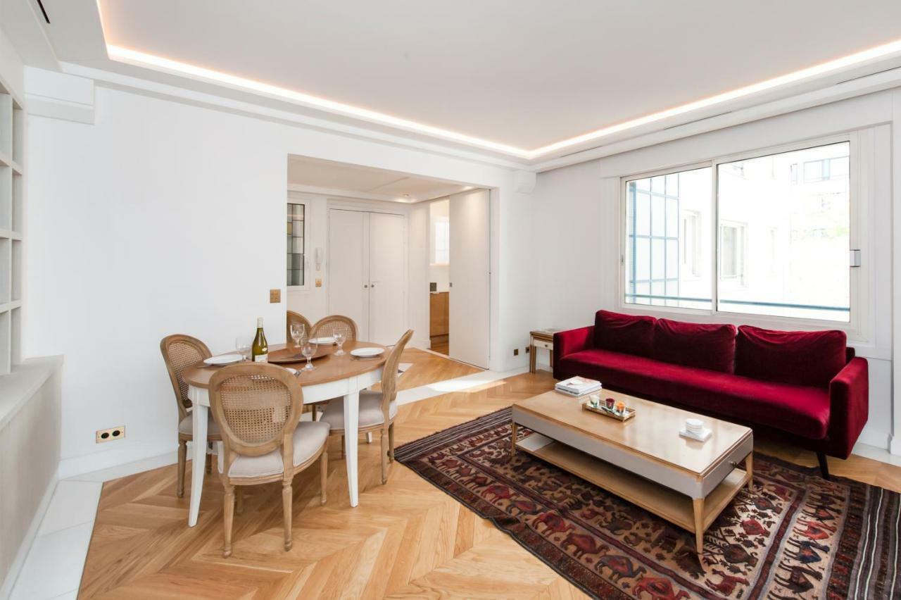 Luxury Montaigne Apartment Париж Екстериор снимка