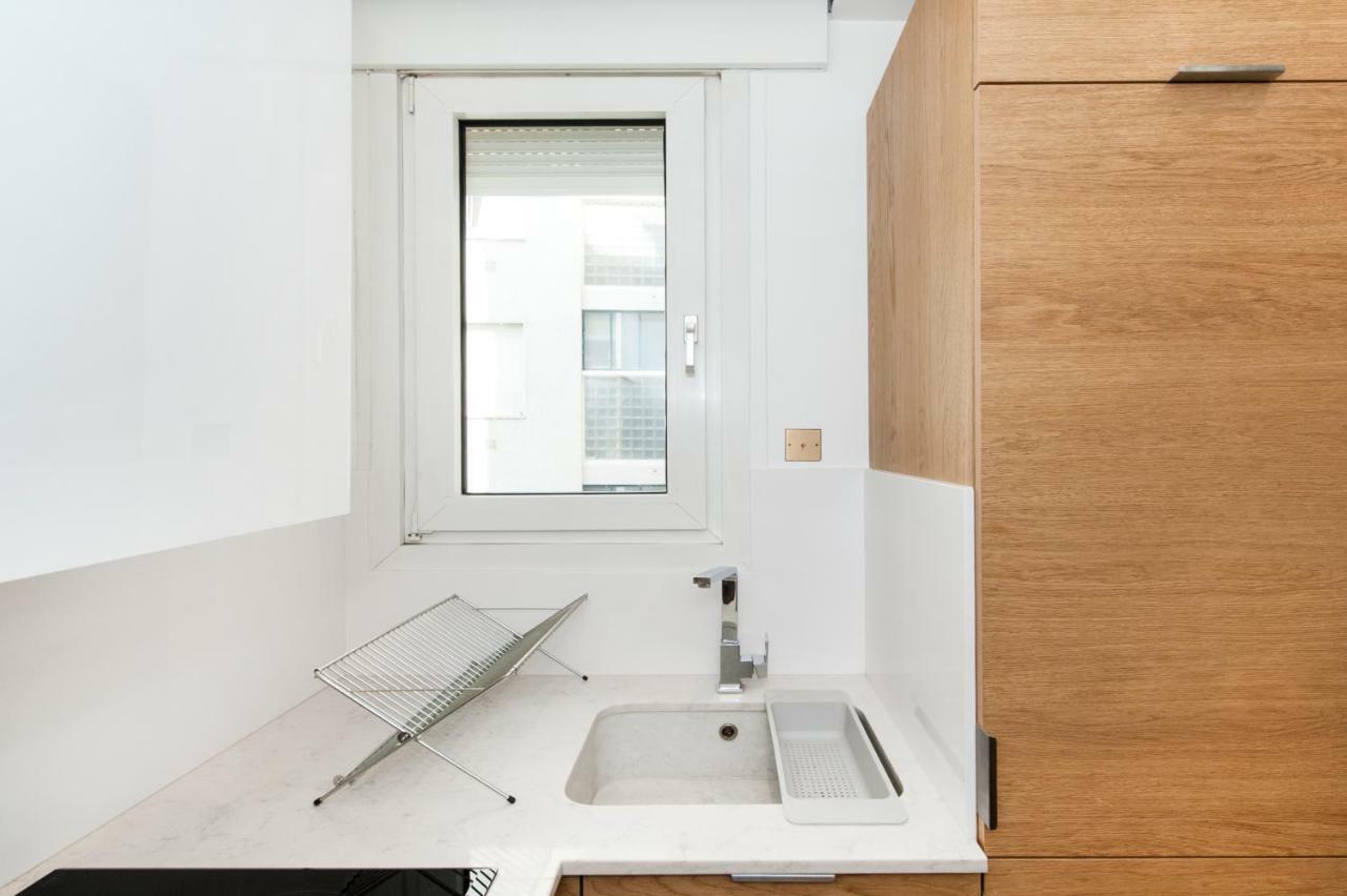 Luxury Montaigne Apartment Париж Екстериор снимка