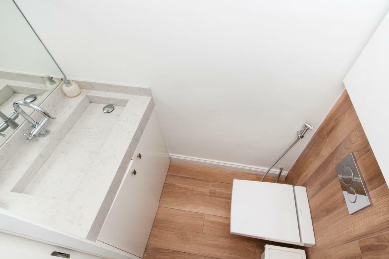 Luxury Montaigne Apartment Париж Екстериор снимка