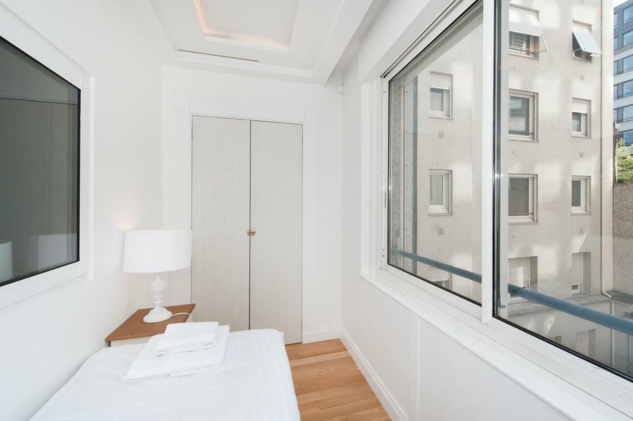 Luxury Montaigne Apartment Париж Екстериор снимка