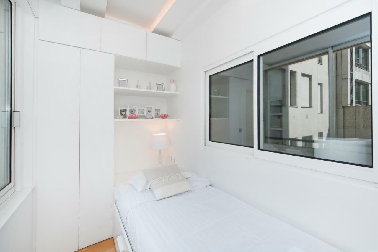 Luxury Montaigne Apartment Париж Екстериор снимка